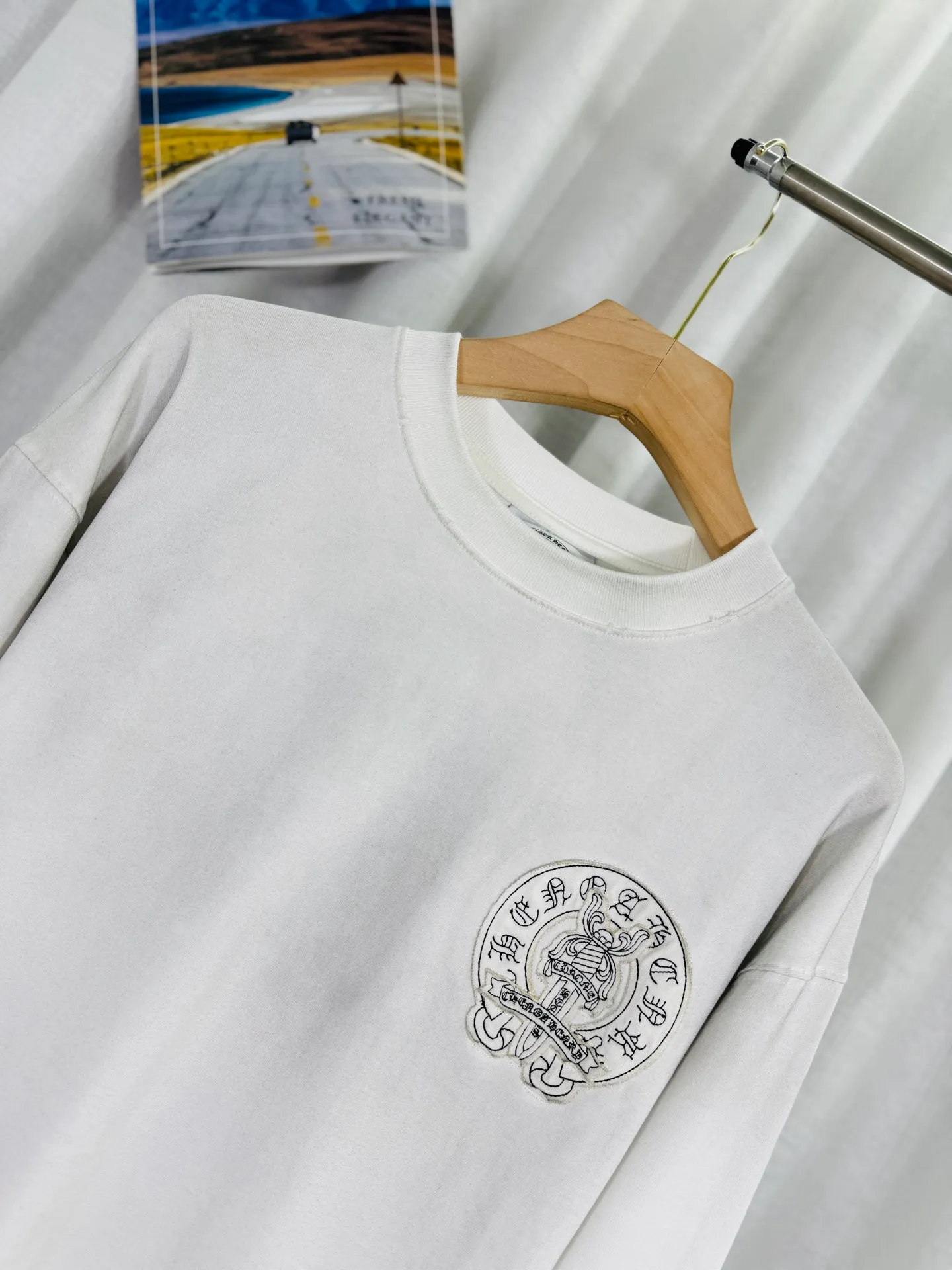 P250 ch high version Chrome Hearts 2025 new autumn and winter cross patch washed spray horse slip long-sleeved T-shirt, fabric: 26 double yarns, 320 grams weight, patch embroidery, heavy wash water ➕ fried color + spray horse slip printing process: patch embroidery, secondary color spray horse slip process Color: black white Size: S M L XL Style number: 5185